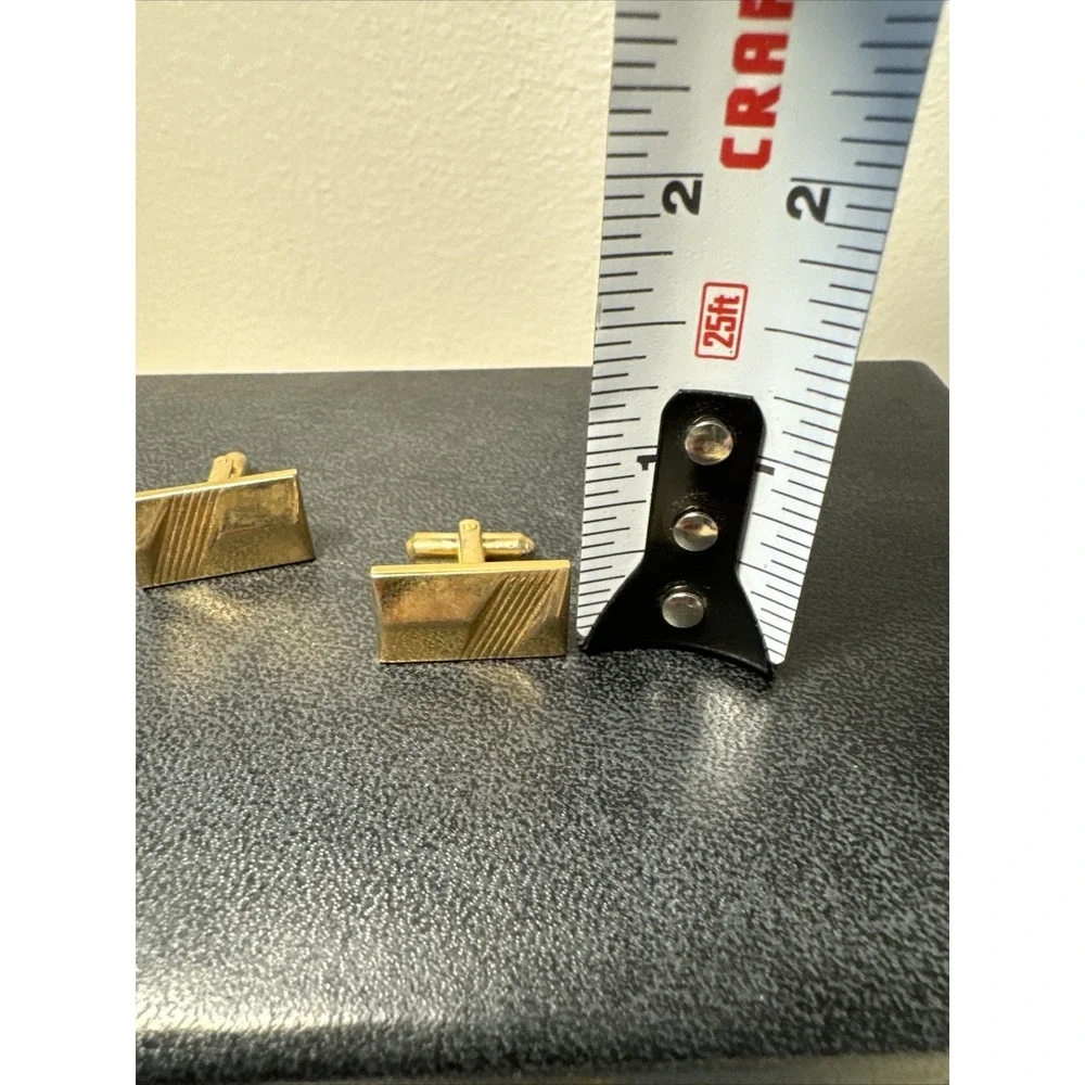 MENS VINTAGE MARKED HICKOK USA GOLD TONE METAL CUFFLINKS GOOD CONDITION